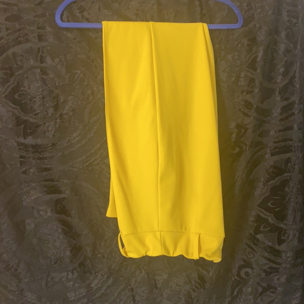 Cute yellow ankle pants ππ - Picture 2 of 4